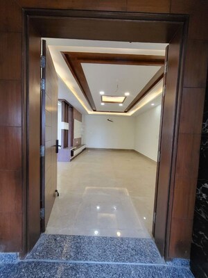 Building Lobby in 4 BHK Builder Floor at Green Fields Colony – for Rent