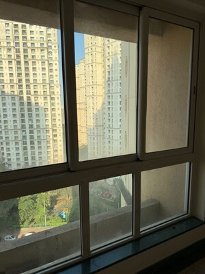 Room in 2 BHK Apartment at Hiranandani Meadows, Manpada – for Rent