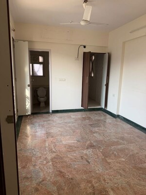 Room in 2 BHK Apartment at Hiranandani Meadows, Manpada – for Rent