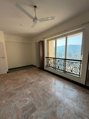 Room in 2 BHK Apartment at Hiranandani Meadows, Manpada – for Rent
