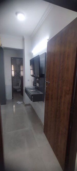 Bathroom in Studio Apartment at DLF Capital Greens Phase I And II, Moti Nagar – for Rent