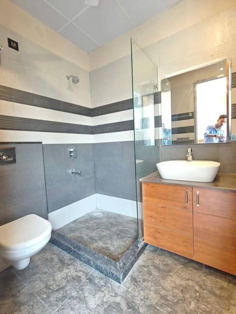Bathroom, freedom fighters enclave 1 Bedroom 550 Sq.Ft. Independent House In Freedom Fighters Enclave Delhi 10732857