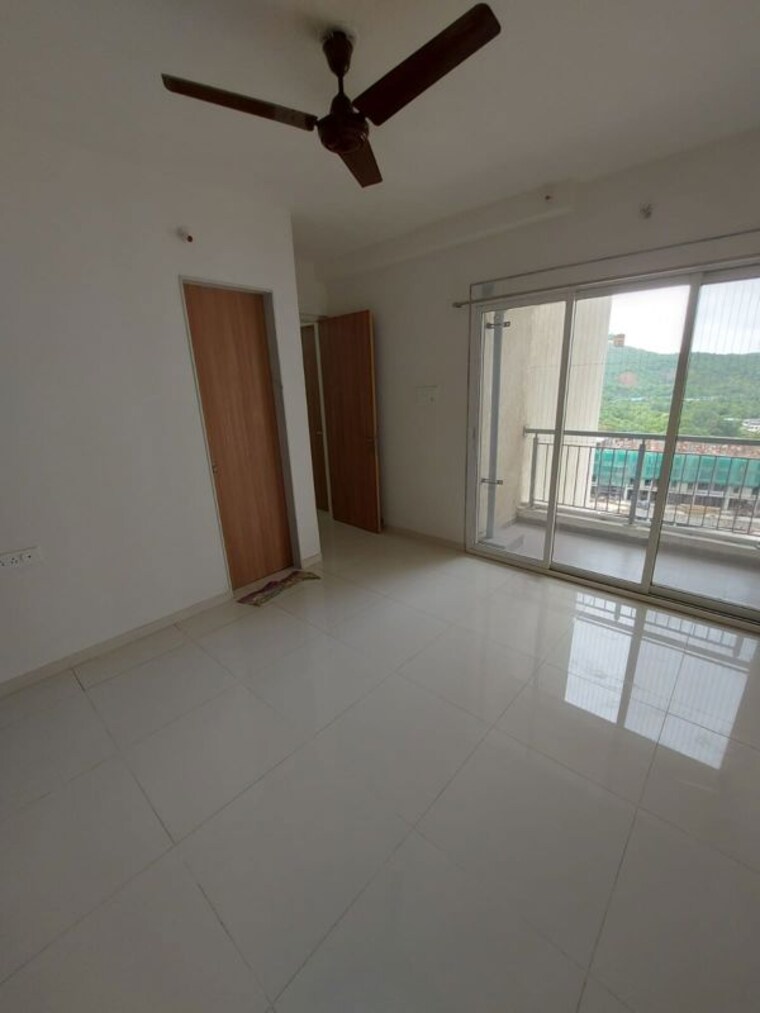 Room, godrej-emerald 3 Bedroom 1600 Sq.Ft. Apartment In Ghodbunder Road Thane 10732883
