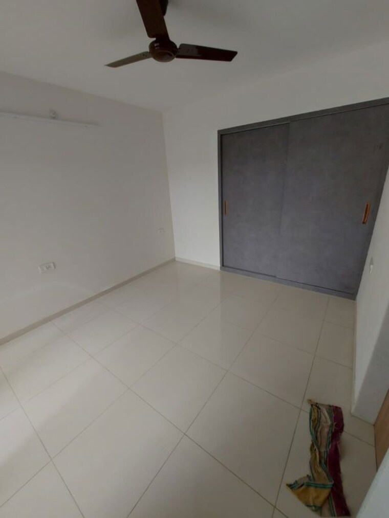 Room, godrej-emerald 3 Bedroom 1600 Sq.Ft. Apartment In Ghodbunder Road Thane 10732883