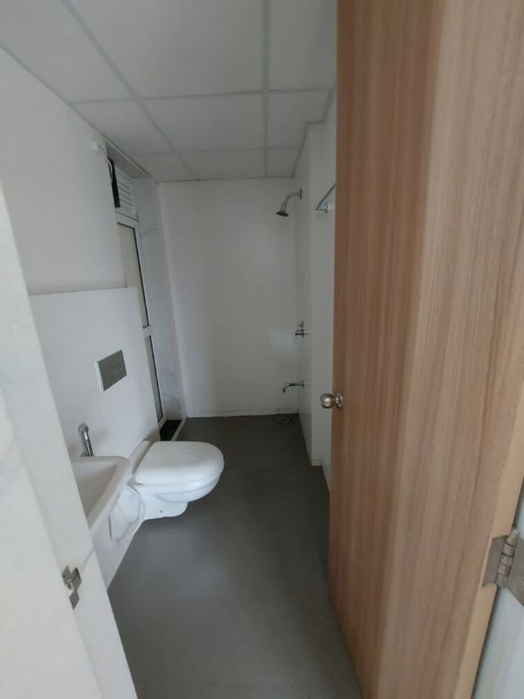 Bathroom, godrej-emerald 3 Bedroom 1600 Sq.Ft. Apartment In Ghodbunder Road Thane 10732883