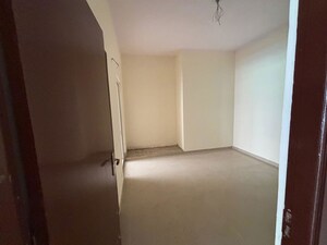 Room in 3 BHK Apartment at Amrapali Verona Heights, Tech Zone 4 Greater Noida – for Sale