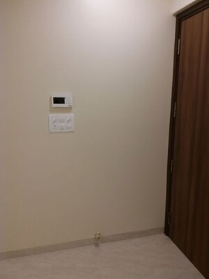 Room in 3 BHK Apartment at Cosmopolis Tower, Andheri West – for Sale