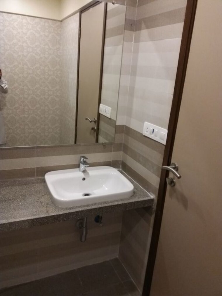 Bathroom, cosmopolis-tower 3 Bedroom 1058 Sq.Ft. Apartment In Andheri West Mumbai 10732884