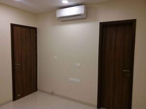 Room in 3 BHK Apartment at Cosmopolis Tower, Andheri West – for Sale