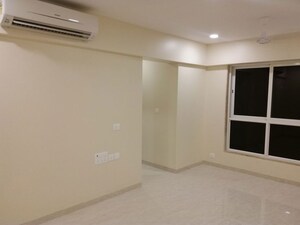 Room in 3 BHK Apartment at Cosmopolis Tower, Andheri West – for Sale