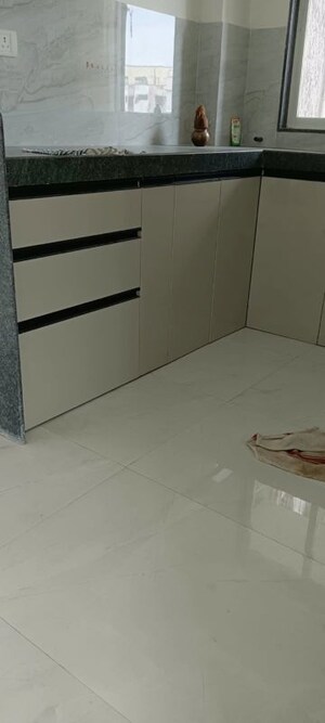 Room in 2 BHK Apartment at Ozone Complex, Mira Road – for Rent