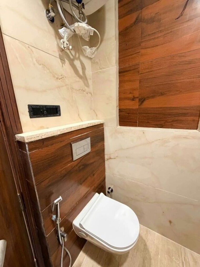 Bathroom, freedom fighters enclave 1 Bedroom 450 Sq.Ft. Independent House In Freedom Fighters Enclave Delhi 10732956