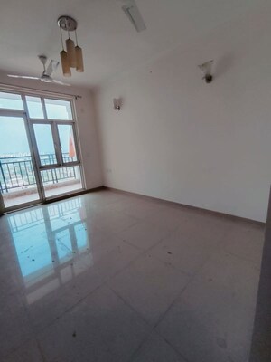 Room in 3 BHK Apartment at Gomti Nagar – for Sale
