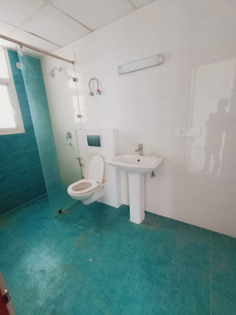 Bathroom, gomti nagar 3 Bedroom 1630 Sq.Ft. Apartment In Gomti Nagar Lucknow 10732976