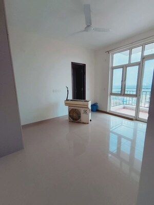 Room in 3 BHK Apartment at Gomti Nagar – for Sale
