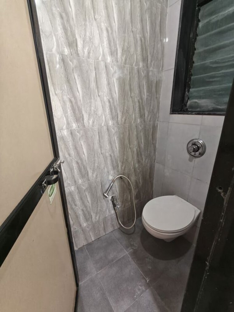 Bathroom, sanghvi-evana 1 Bedroom 450 Sq.Ft. Apartment In Worli Mumbai 10732980