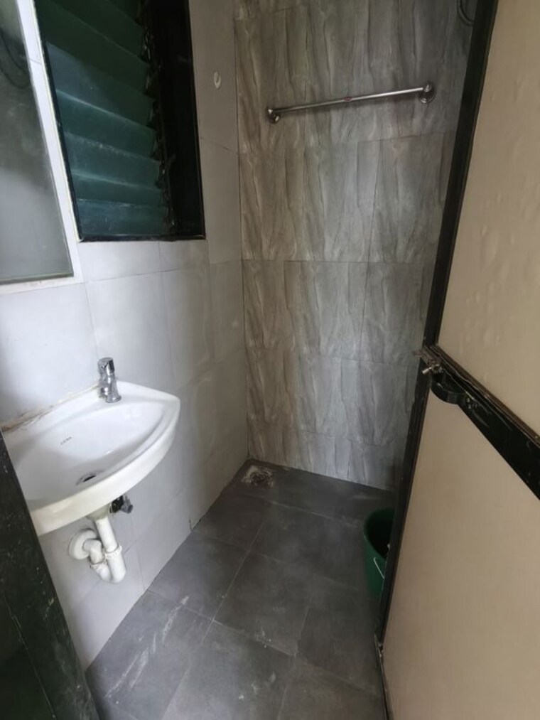 Bathroom, sanghvi-evana 1 Bedroom 450 Sq.Ft. Apartment In Worli Mumbai 10732980