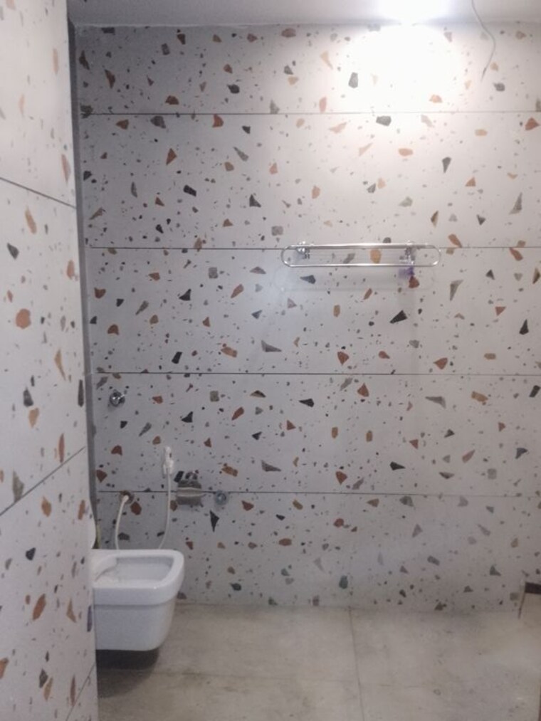 Bathroom, ludhiana chandigarh hwy 5 Bedroom 400 Sq.Yd. Independent House In LudhianA Chandigarh Hwy Mohali 10733053