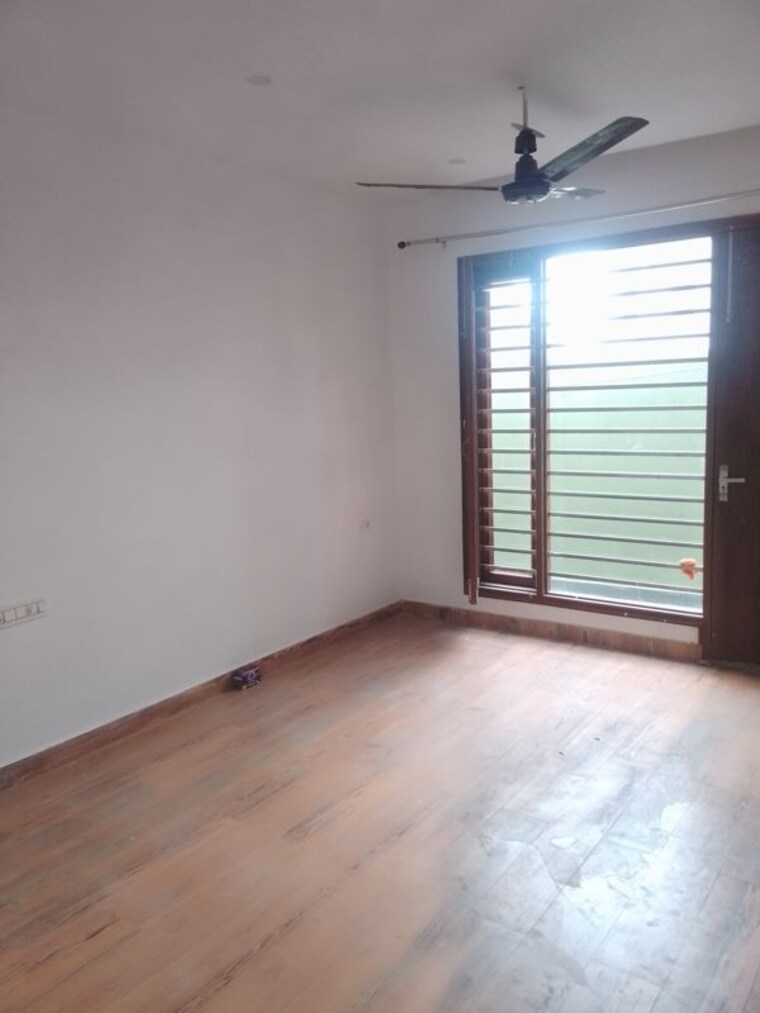 Room, ludhiana chandigarh hwy 5 Bedroom 400 Sq.Yd. Independent House In LudhianA Chandigarh Hwy Mohali 10733053