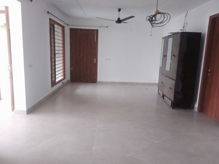 undefined, ludhiana chandigarh hwy 5 Bedroom 400 Sq.Yd. Independent House In LudhianA Chandigarh Hwy Mohali 10733053