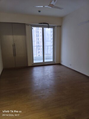 Room in 4 BHK Apartment at Lotus Panache, Sector 110 – for Rent
