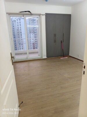 Room in 4 BHK Apartment at Lotus Panache, Sector 110 – for Rent