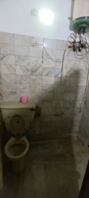 Bathroom in 1 BHK Independent House at Sector 16 – for Rent