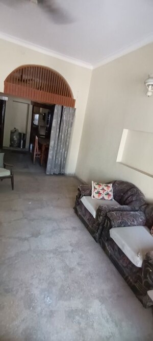 1 BHK Independent House For Rent in Sector 16
