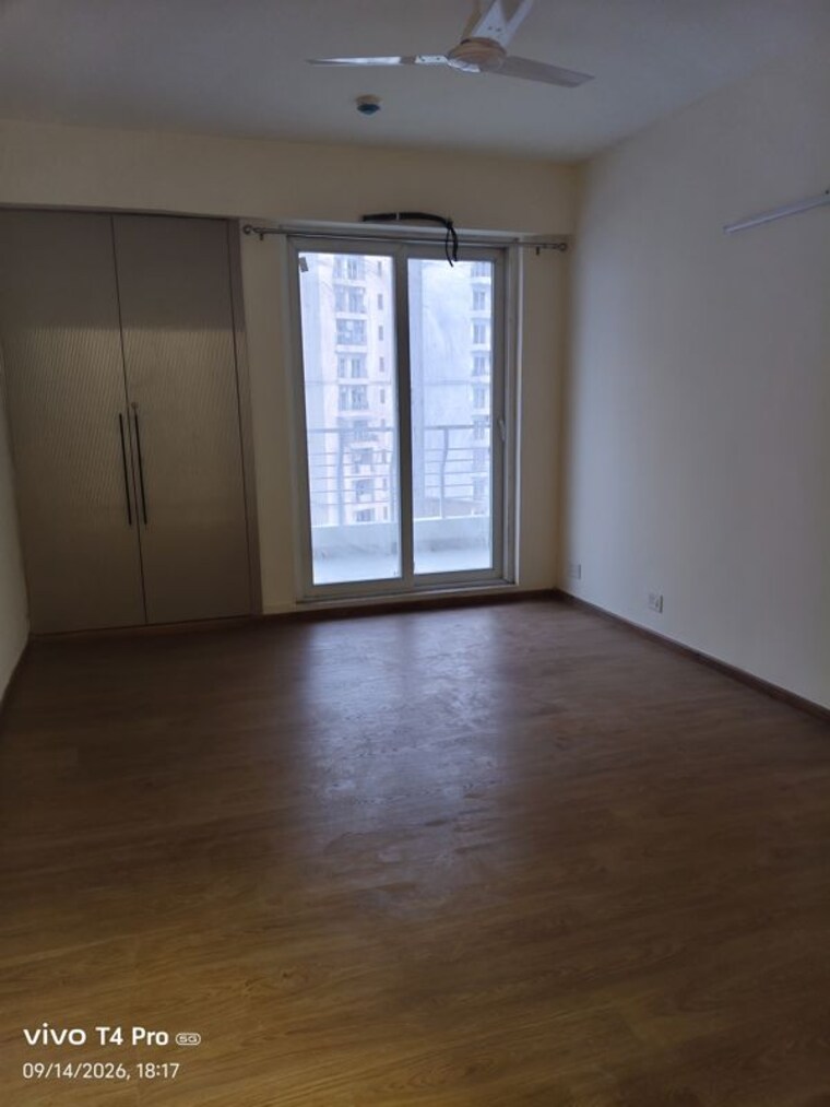 Room, lotus-panache Commercial Shop 2539 Sq.Ft. In Sector 110 Noida 10733069