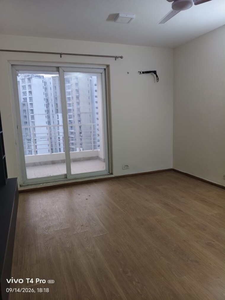 Room, lotus-panache Commercial Shop 2539 Sq.Ft. In Sector 110 Noida 10733069