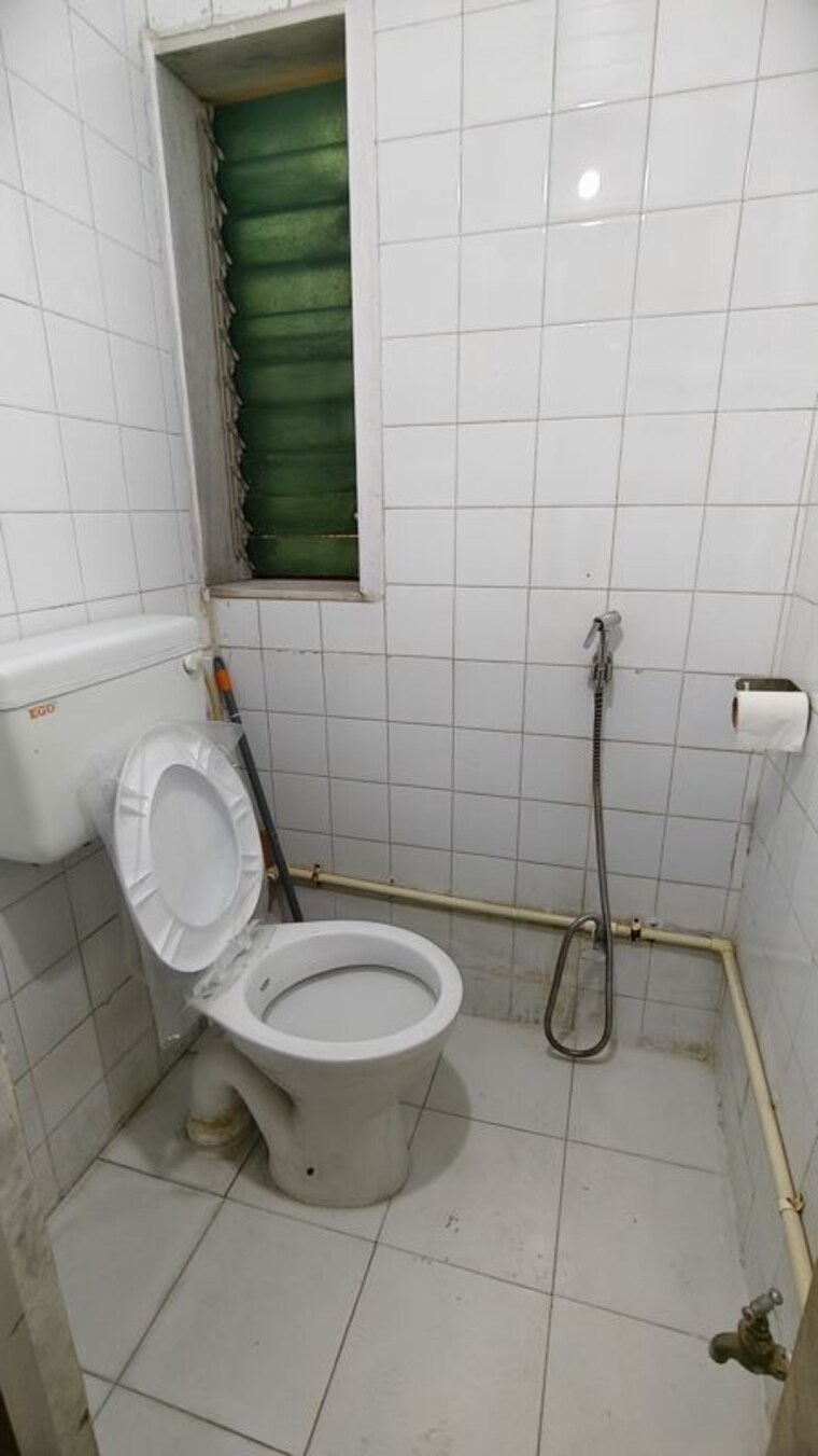 Bathroom, gokuldham-complex 2 Bedroom 850 Sq.Ft. Apartment In Goregaon East Mumbai 10733078