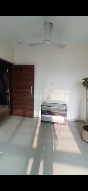 Room in 1 BHK Apartment at Kabra Aurum, Goregaon West – for Rent