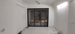 Room in 5 BHK Apartment at Parsvnath Exotica, Sector 53 – for Rent