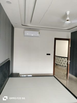 Room in 5 BHK Villa at Vikrant Khand – for Rent
