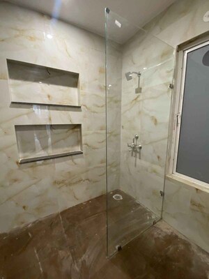 Bathroom in 1 BHK Builder Floor at Sector 15 – for Rent