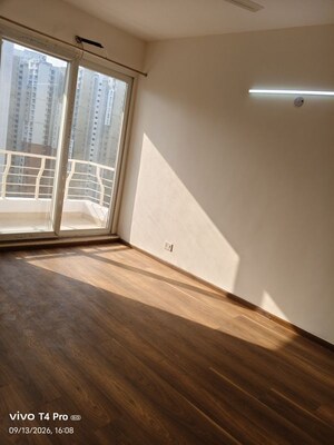 Room in 3 BHK Apartment at Noida Extension – for Rent