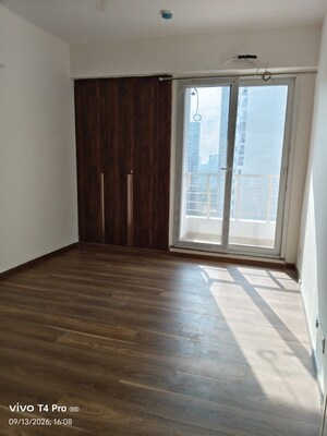 Room in 3 BHK Apartment at Noida Extension – for Rent