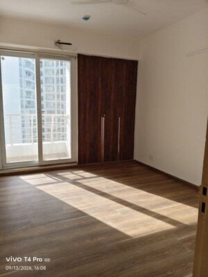 Room in 3 BHK Apartment at Noida Extension – for Rent