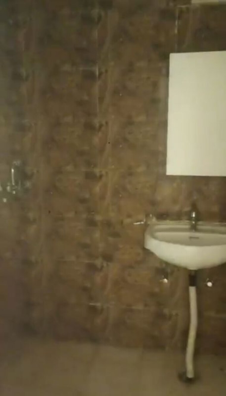 Bathroom, amrapali-ivory-heights 2 Bedroom 975 Sq.Ft. Apartment In Amrapali Dream Valley Greater Noida 10733114