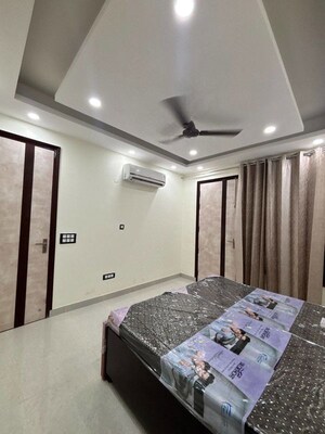 Team Area in 3 BHK Builder Floor at Sector 14 – for Rent