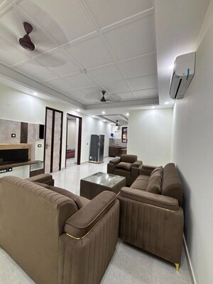 Team Area in 3 BHK Builder Floor at Sector 14 – for Rent