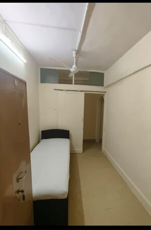 Bedroom in 1 BHK Apartment at Santacruz West – for Rent
