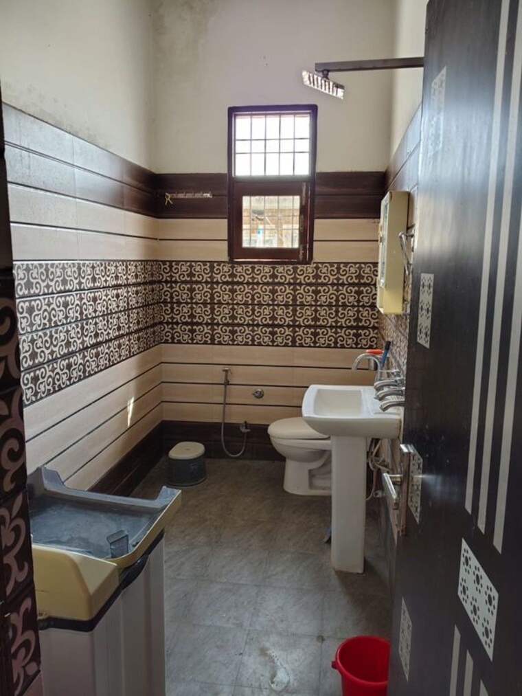 Washroom, kurali 4 Bedroom 300 Sq.Yd. Independent House In Kurali Mohali 10733152