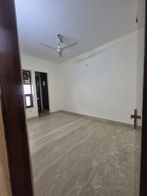 Room in 3 BHK Builder Floor at Green Fields Colony – for Rent