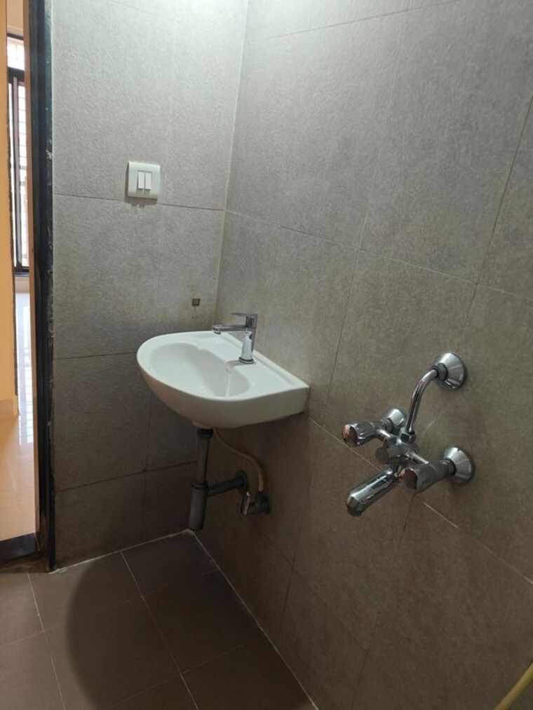 Bathroom, hdil-premier-exotica 1 Bedroom 465 Sq.Ft. Apartment In Kurla West Mumbai 10733198