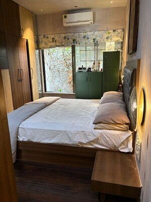 Bedroom in 2 BHK Apartment at Bandra West – for Rent