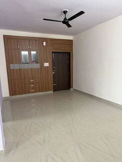 2 BHK Apartment For Rent in Latma Road