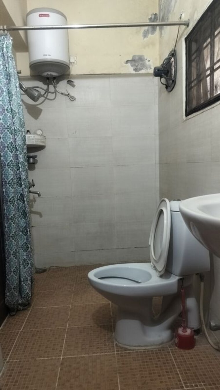 Bathroom, prashasan nagar 3 Bedroom 2500 Sq.Ft. Apartment In Prashasan Nagar Hyderabad 10733223