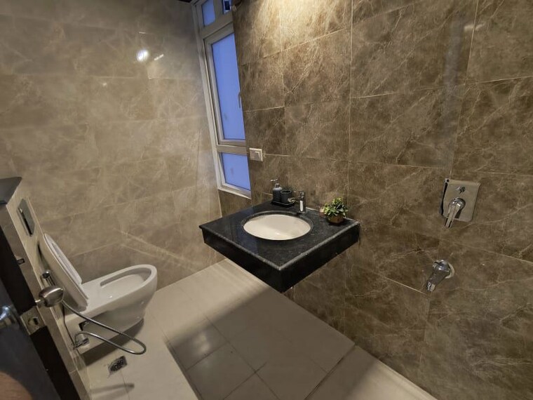 Bathroom, hero-homes-gurgaon 3 Bedroom 1689 Sq.Ft. Apartment In Sector 104 Gurgaon 10733211