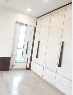 Room in 2 BHK Apartment at Khar West – for Rent